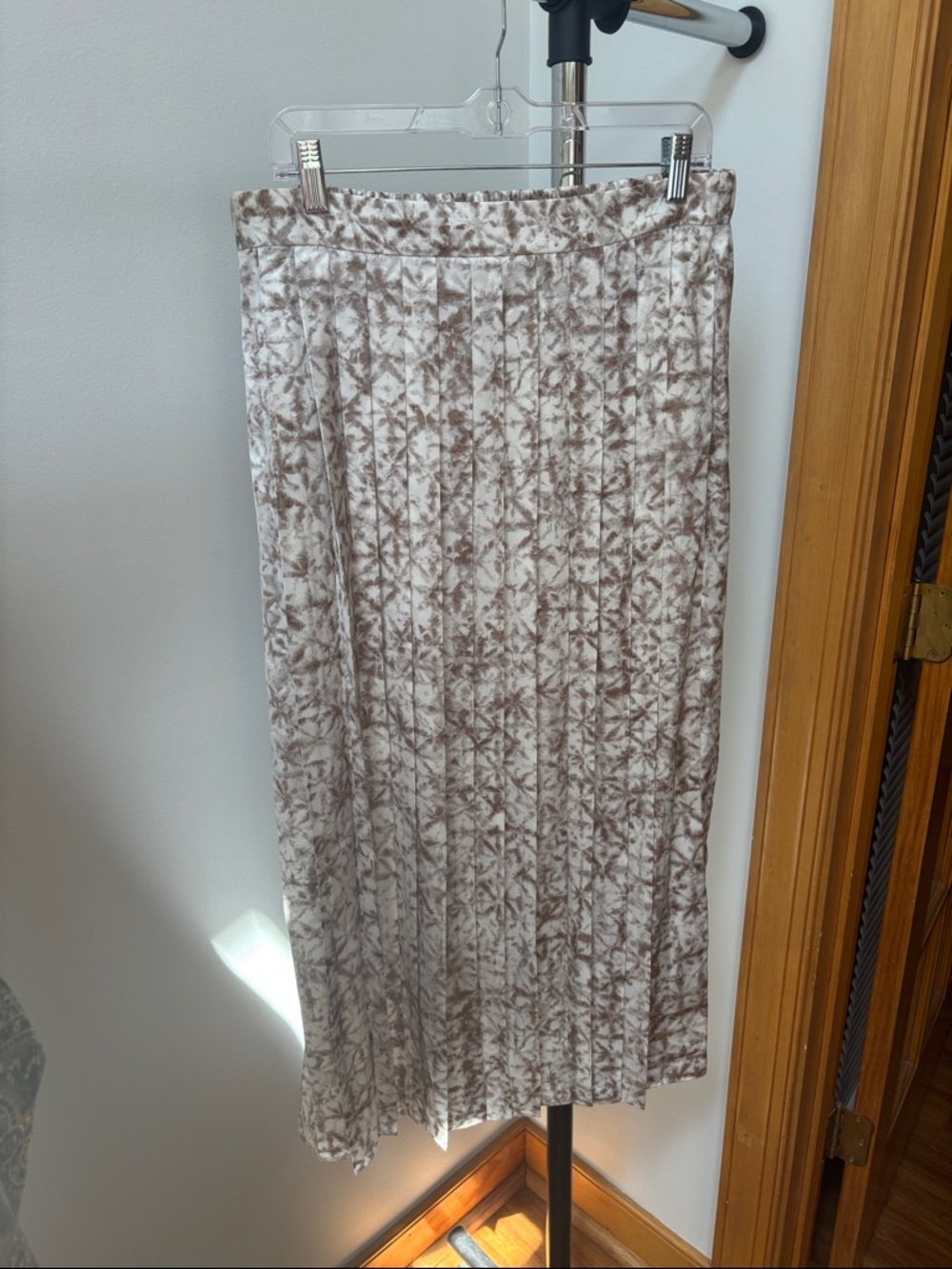 DKNY Neutral Printed & Pleated Maxi Skirt